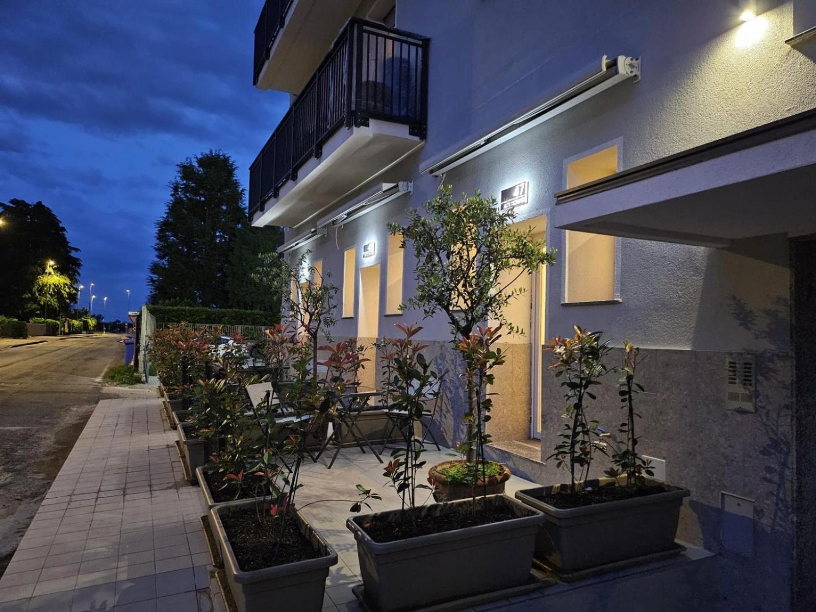 Apt Donati Home, Modernita E Comfort Con Parcheggio Gratuito Privato E Spazio Esterno Privato カッサーノ・ダッダ 部屋 写真