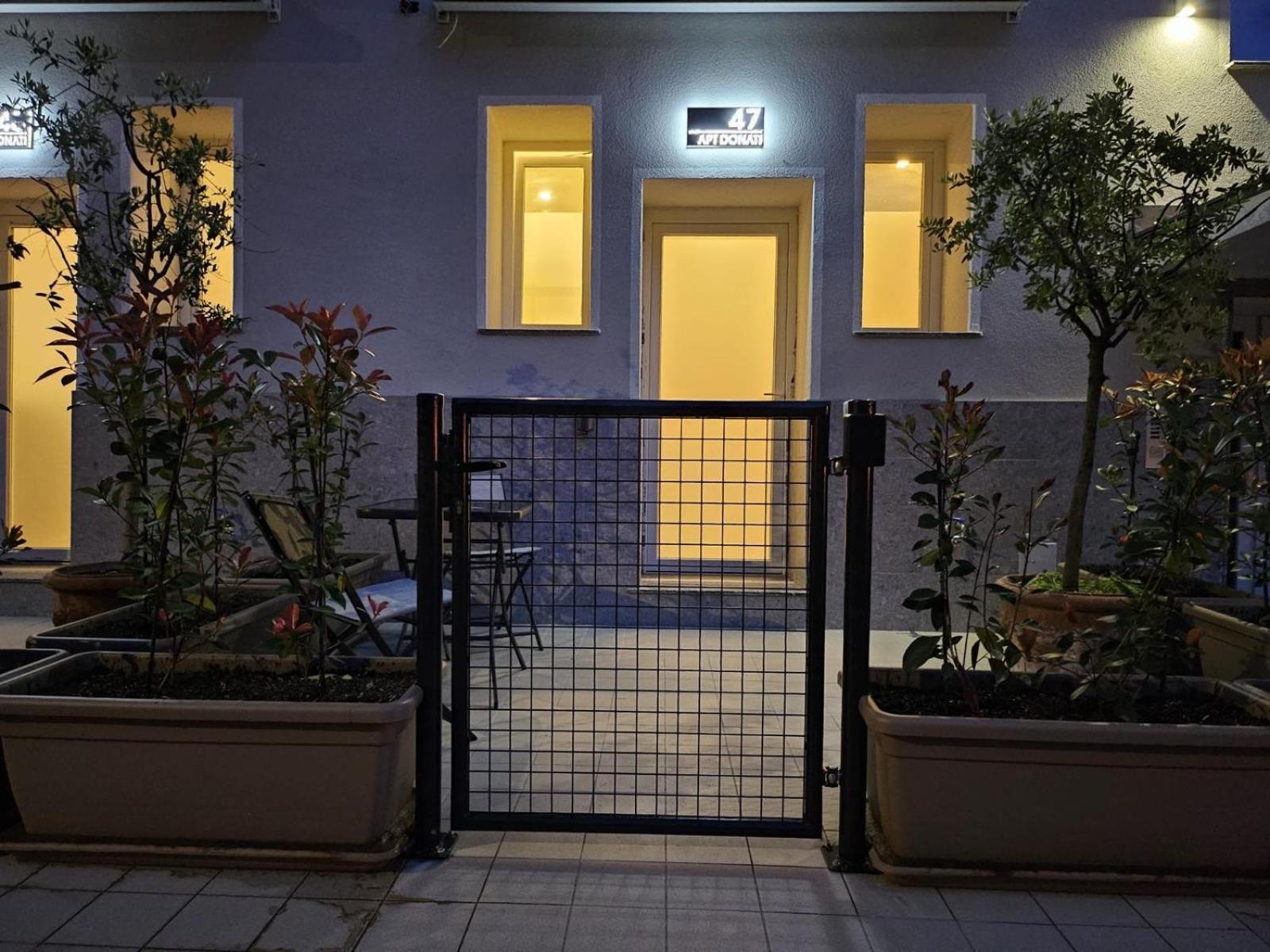Apt Donati Home, Modernita E Comfort Con Parcheggio Gratuito Privato E Spazio Esterno Privato カッサーノ・ダッダ 部屋 写真